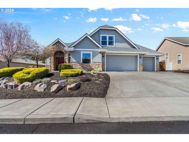 Photo of 3741 SW Yew Ln Redmond, OR 97756