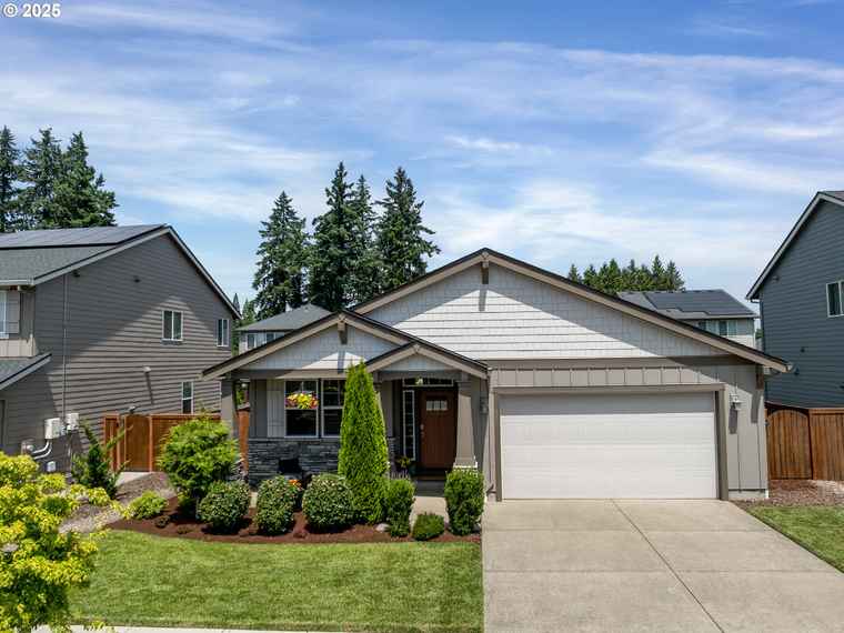 Photo of 472 SW 16th Ave Canby, OR 97013