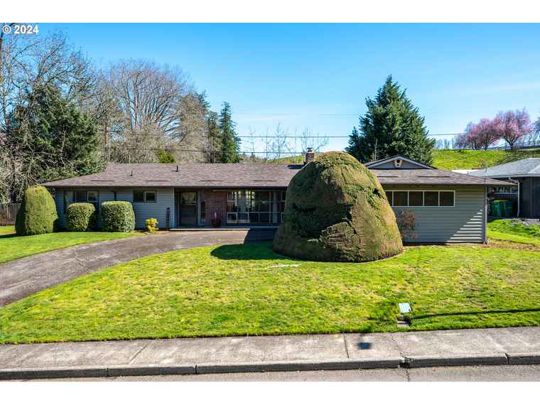 Photo of 5220 SW Dover Ln Portland, OR 97225