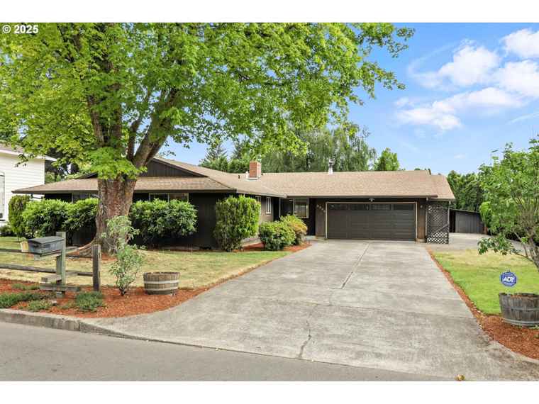 Photo of 3359 SE Pine St Hillsboro, OR 97123