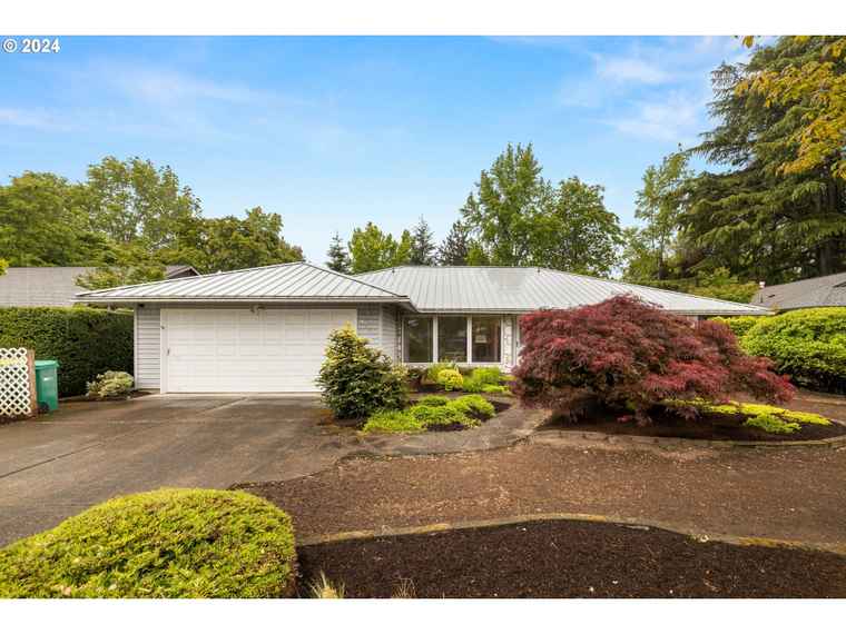 Photo of 9120 SW Parkview Loop Beaverton, OR 97008