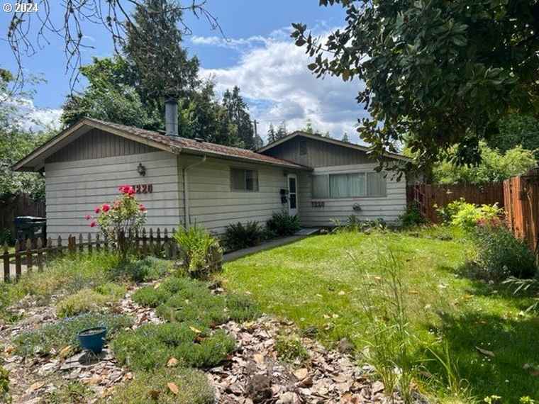 Photo of 1220 Mill St Springfield, OR 97477