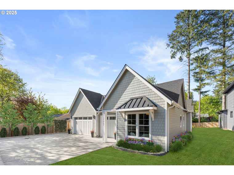 Photo of 15007 Twin Fir Rd Lake Oswego, OR 97035
