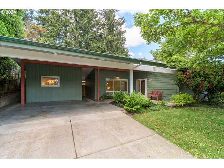 Photo of 3430 View Ln Eugene, OR 97405