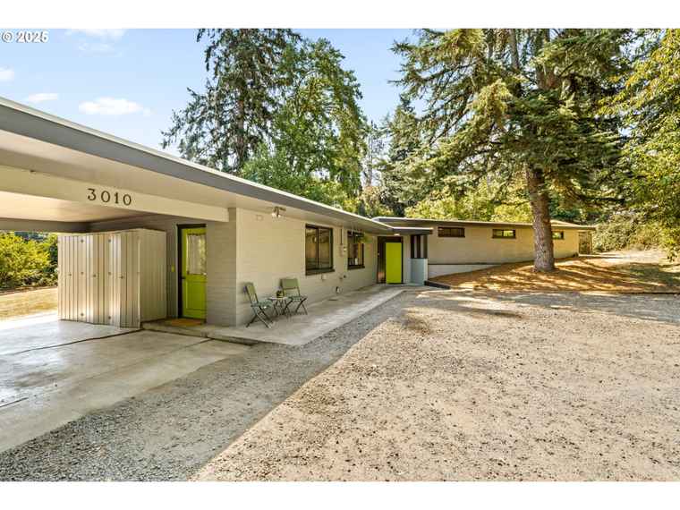 Photo of 3010 Neslo Ln Eugene, OR 97405