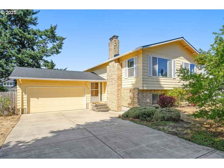 Photo of 860 NE 14th Ave Canby, OR 97013