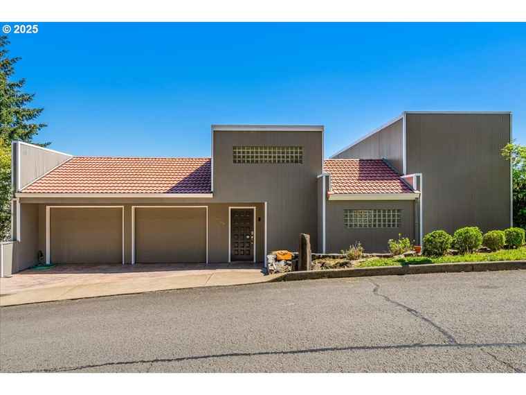 Photo of 19768 Wildwood Dr West Linn, OR 97068