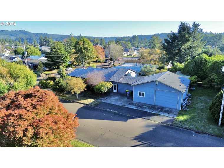 Photo of 589 Ivy St Florence, OR 97439