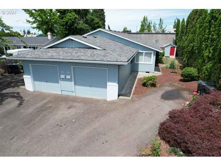 Photo of 220 SE 3rd Ave Canby, OR 97013