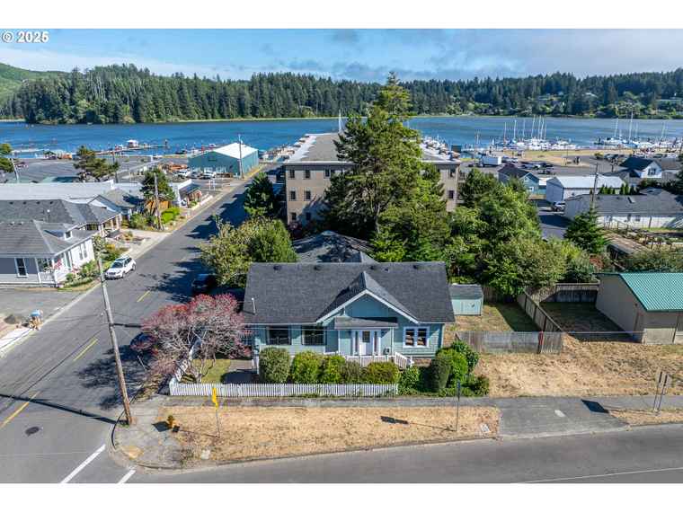 Photo of 289 Harbor St Florence, OR 97439