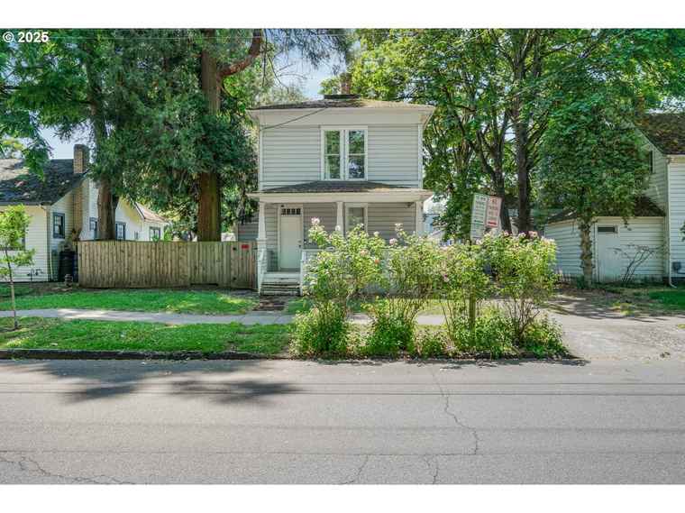 Photo of 1334 Marion St Salem, OR 97301