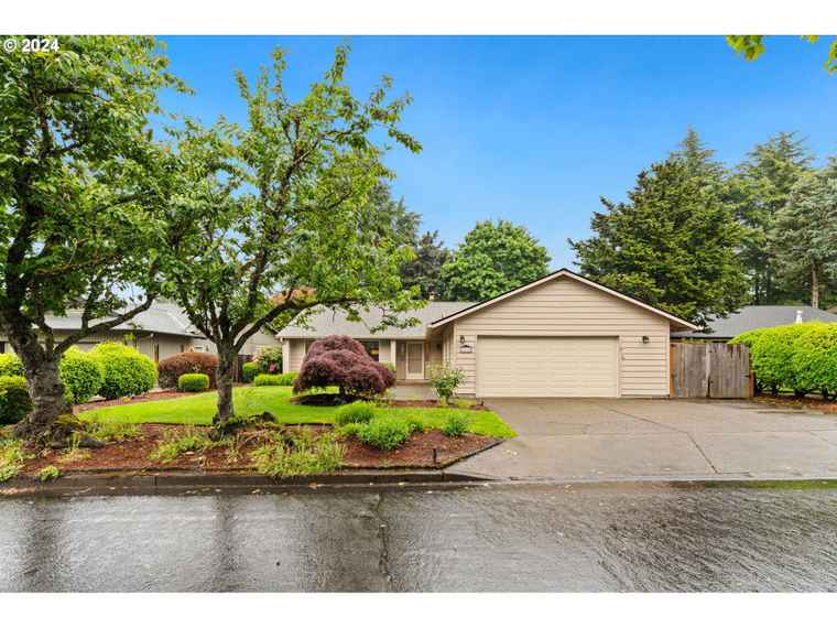 Photo of 16120 SW Grimson Ct Tigard, OR 97224