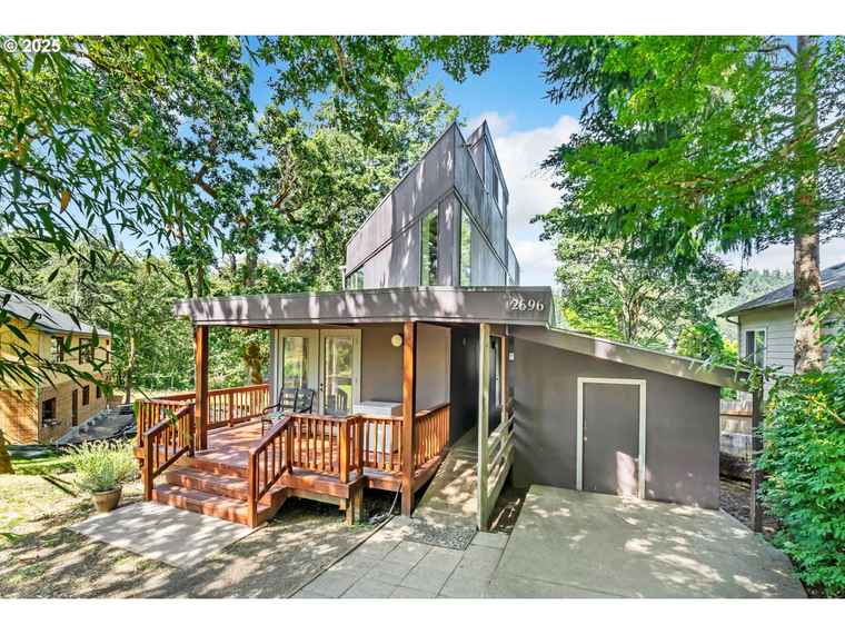 Photo of 2696 Moon Mountain Dr Eugene, OR 97403