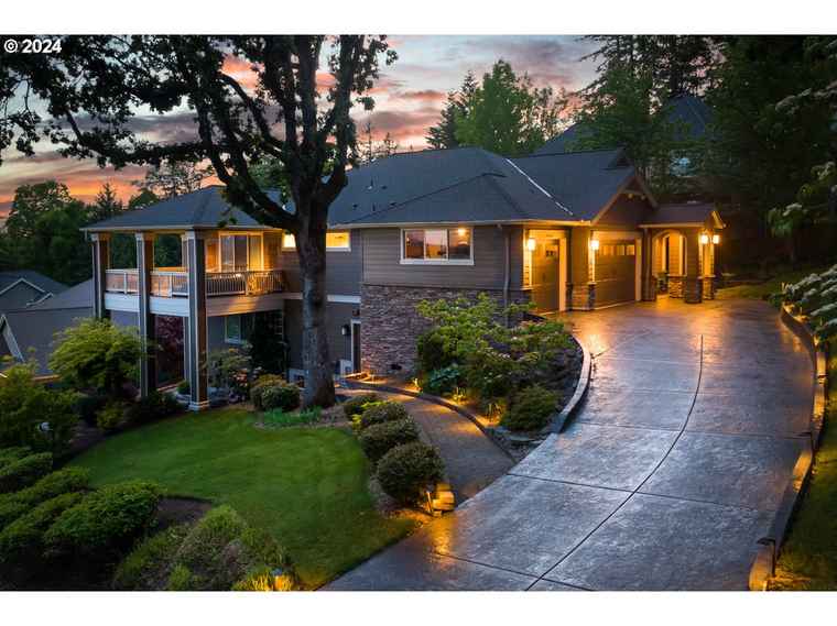 Photo of 13562 Peters Rd Lake Oswego, OR 97034