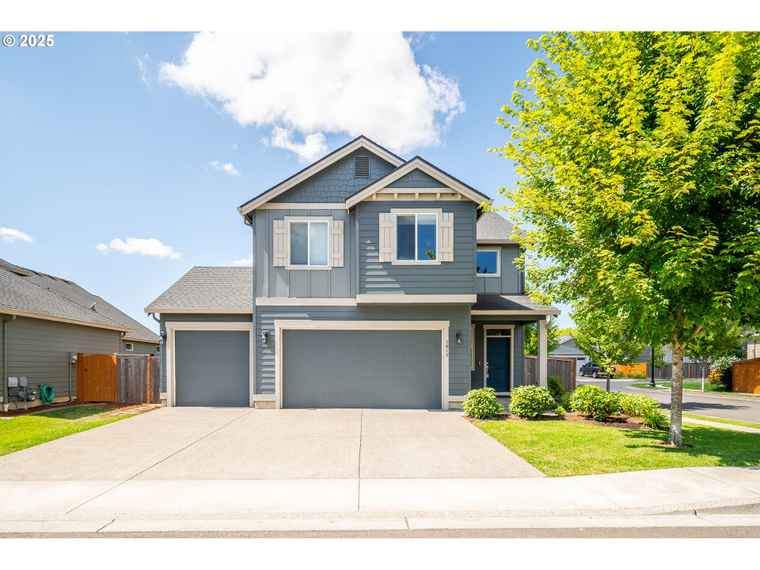 Photo of 1012 NE 11th Ct Battle Ground, WA 98604