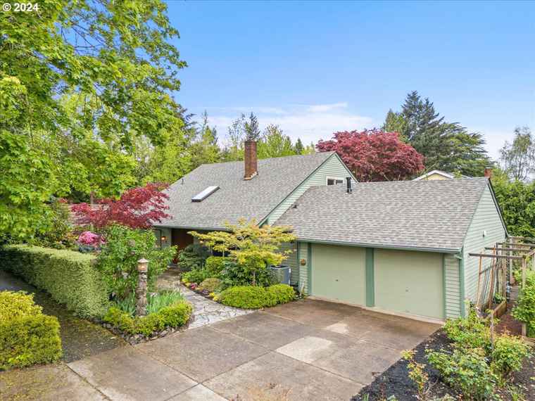 Photo of 8520 SW Bridletrail Ave Beaverton, OR 97008