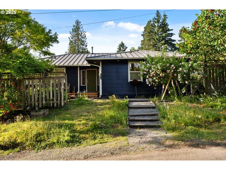 Photo of 2941 SW Moss St Portland, OR 97219