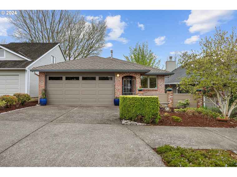 Photo of 10820 SW Summer Lake Dr Tigard, OR 97223