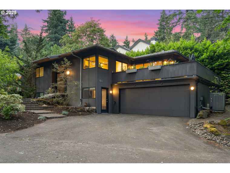 Photo of 160 Iron Mountain Blvd Lake Oswego, OR 97034