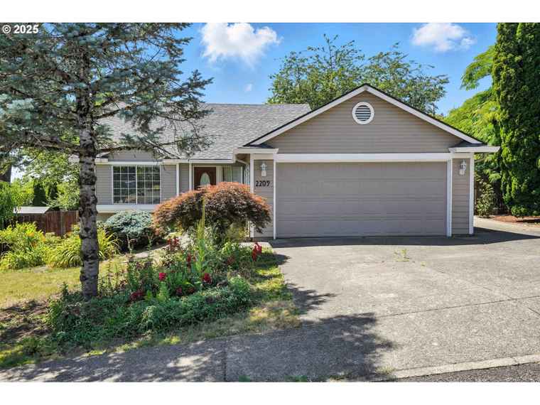 Photo of 2209 39th St Washougal, WA 98671