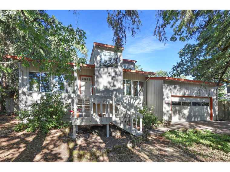 Photo of 4650 Larkwood St Eugene, OR 97405
