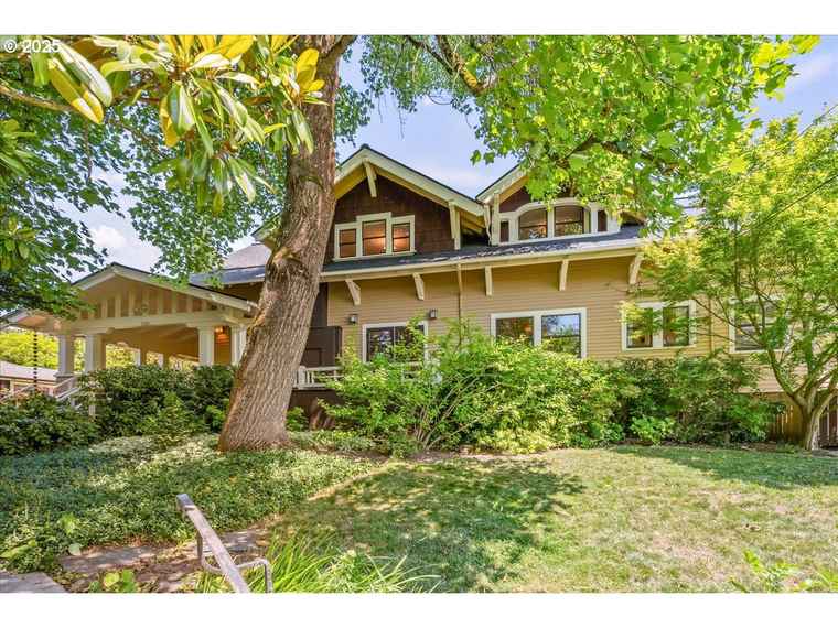 Photo of 1520 SE 54th Ave Portland, OR 97215