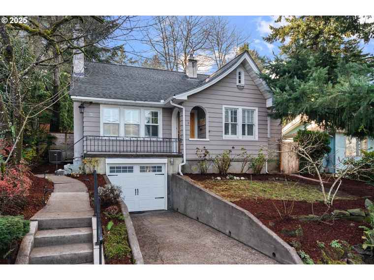 Photo of 27 SE Gilham Ave Portland, OR 97215