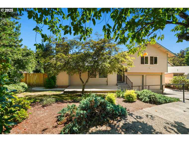Photo of 13135 SW Dartmoor Ct Beaverton, OR 97008
