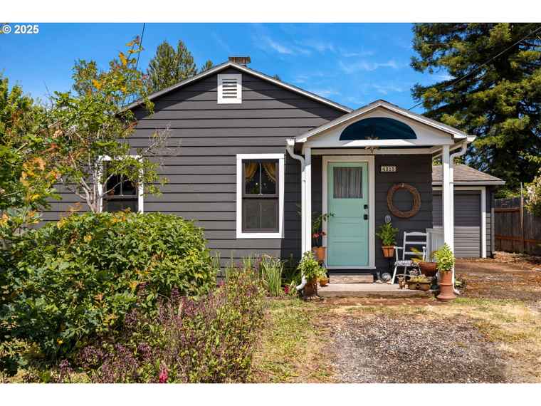 Photo of 4315 SE Rhodesa St Milwaukie, OR 97222