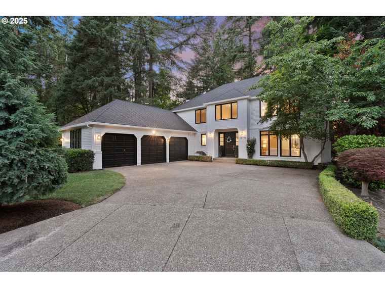 Photo of 16176 Matthew Ct Lake Oswego, OR 97034