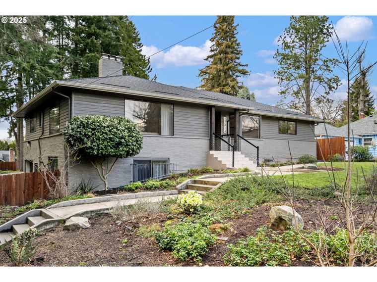 Photo of 12313 SE Oatfield Rd Milwaukie, OR 97002