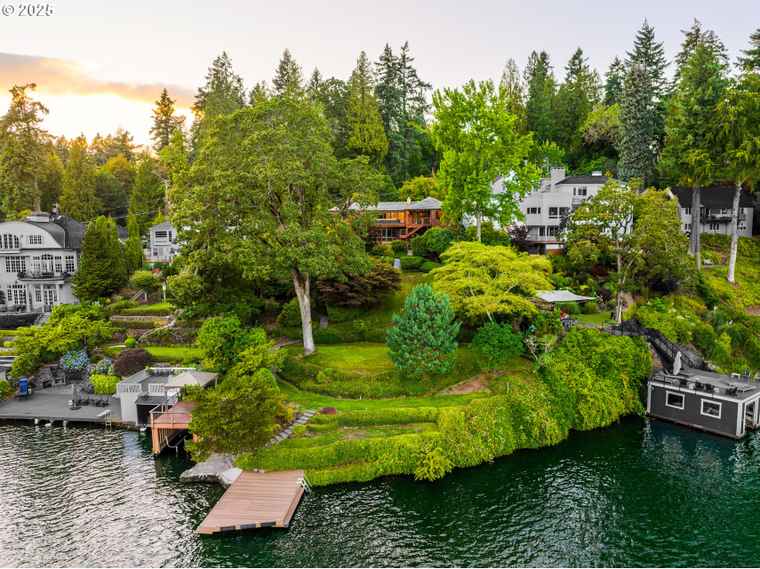 Photo of 2490 Summit Dr Lake Oswego, OR 97034