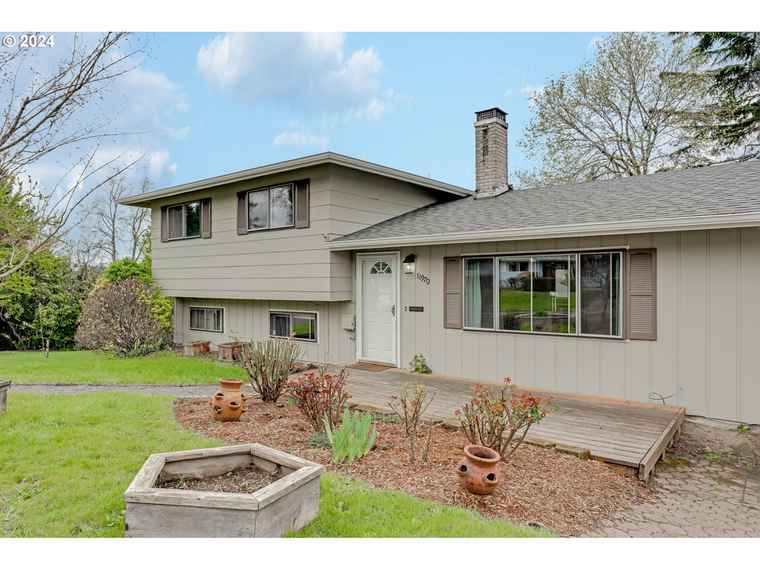 Photo of 11970 SW Burlheights St Portland, OR 97223