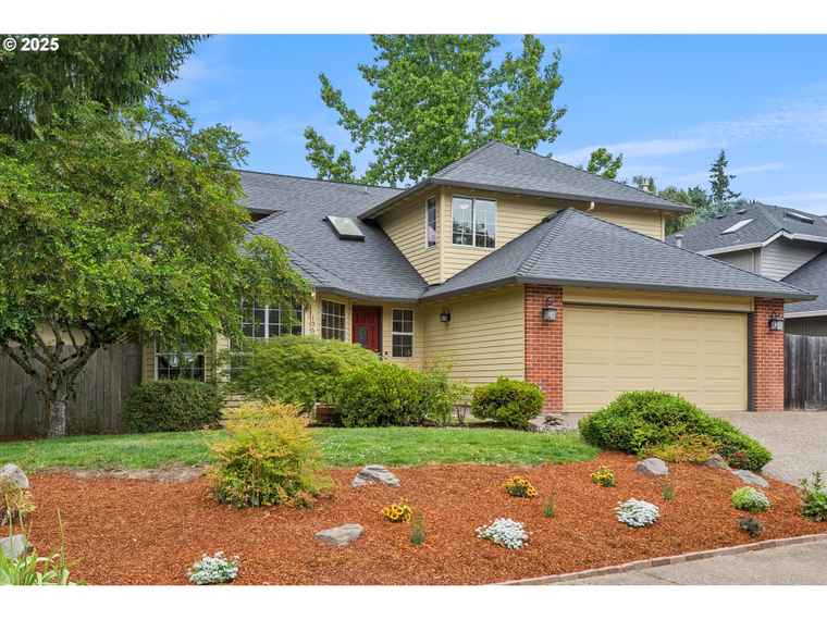 Photo of 10627 SW Tualatin Dr Portland, OR 97224