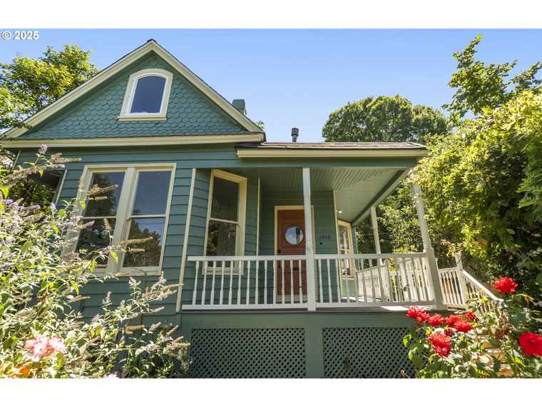 Photo of 1010 SE 49th Ave Portland, OR 97215