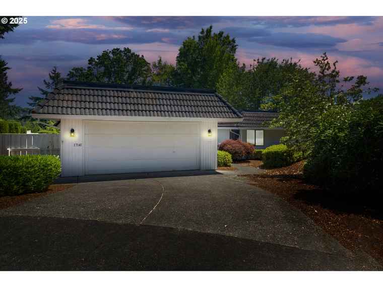Photo of 17141 Hofer Ct Lake Oswego, OR 97034