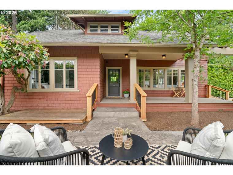 Photo of 2340 SW Dolph Ct Portland, OR 97219