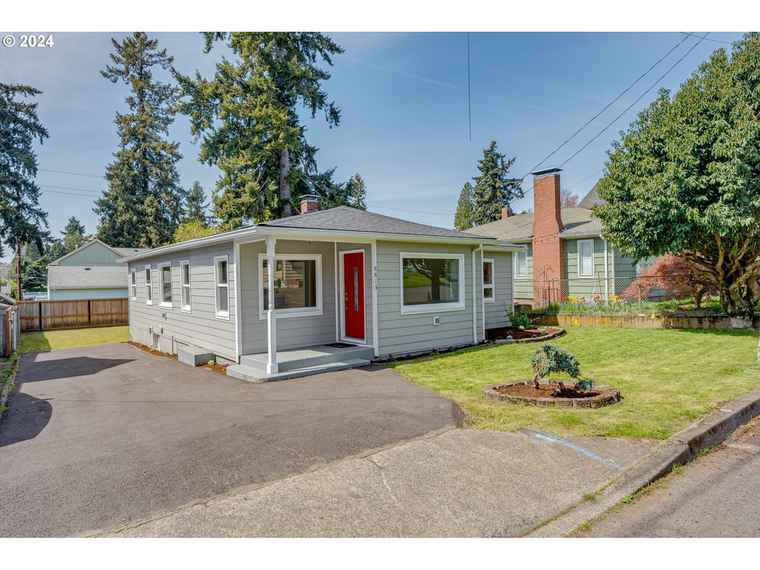 Photo of 8813 SE 30th Ave Milwaukie, OR 97222