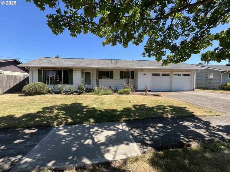 Photo of 4115 Carson Dr Salem, OR 97317