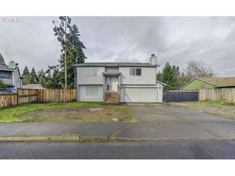 Photo of 1221 S Elm Ct Canby, OR 97013