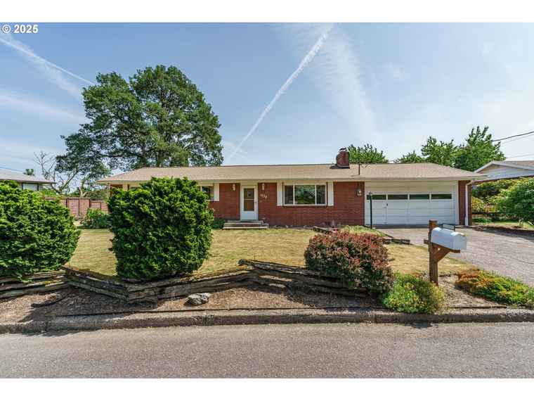 Photo of 1938 NW Sierra Ln Camas, WA 98607