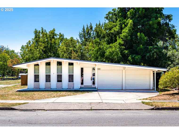 Photo of 620 E 33rd Ave Eugene, OR 97405