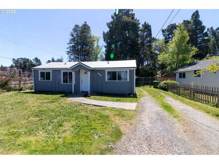 Photo of 1764 36th St Florence, OR 97439
