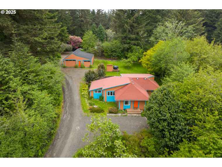 Photo of 5005 Barrett Creek Ln Florence, OR 97439