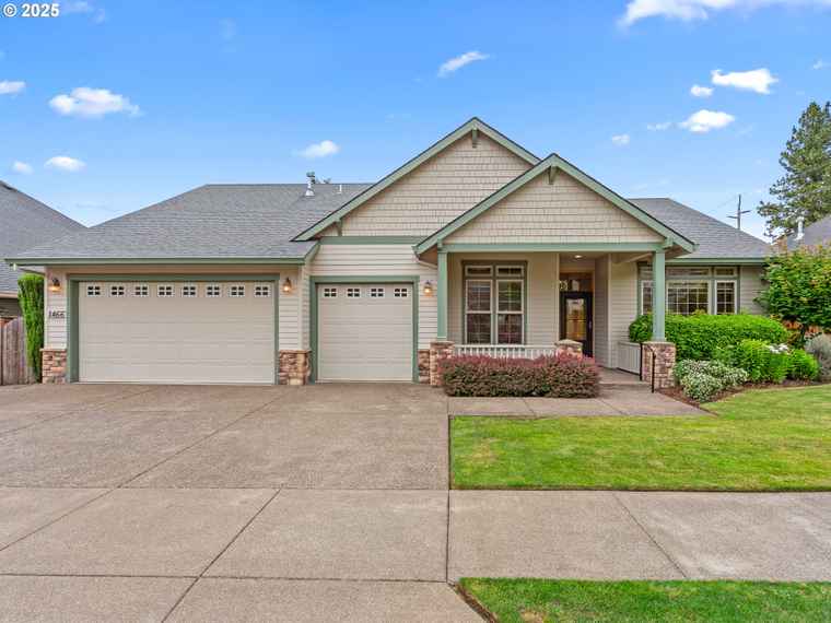 Photo of 1466 NE 15th Ave Canby, OR 97013