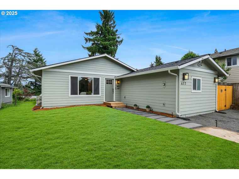 Photo of 417 Latourette St Oregon City, OR 97045