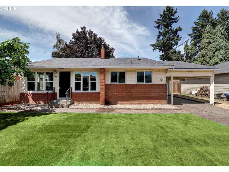 Photo of 1421 NE 9th St McMinnville, OR 97128