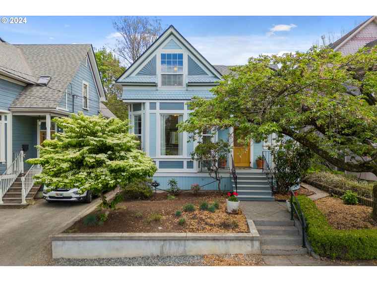 Photo of 630 SE 33rd Ave Portland, OR 97214