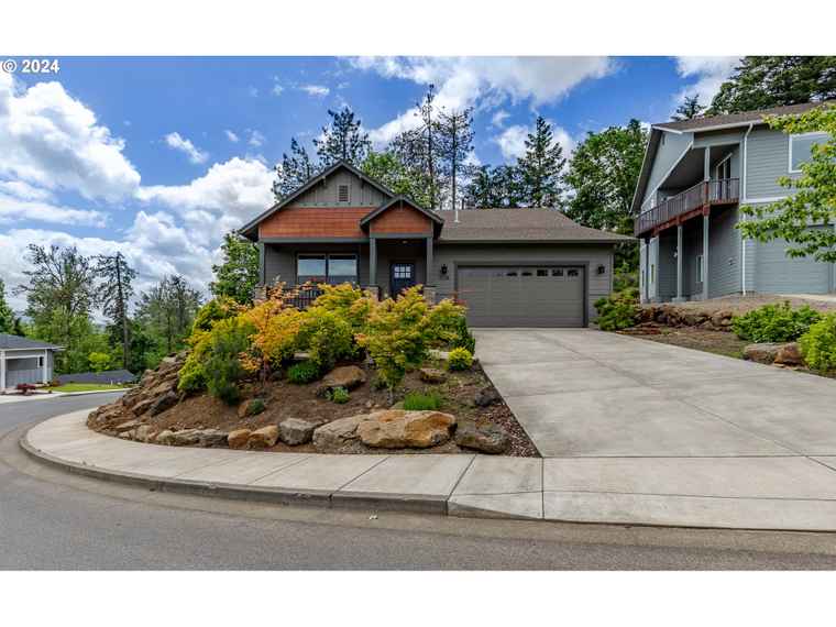 Photo of 2138 37th Pl Springfield, OR 97477