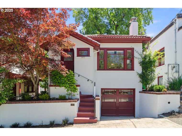 Photo of 2412 SW Vista Ave Portland, OR 97201